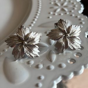 Vintage Crown Trifari Silver Flower Clip On Earrings.